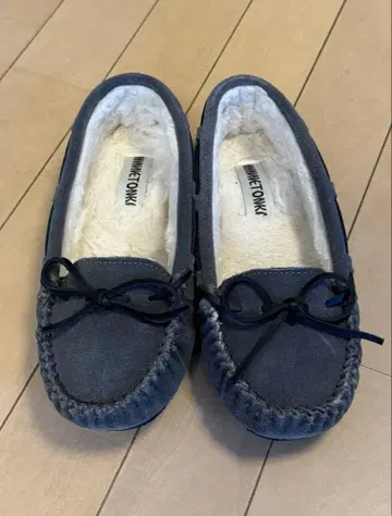 MINNETONKA 그레이 모카신