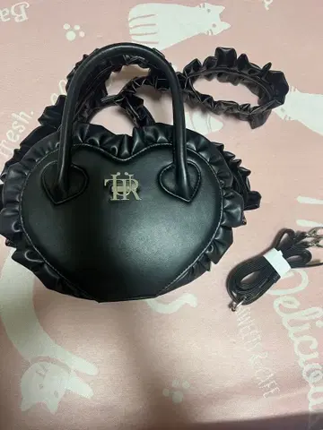 트리트유어셀프 오리지널 가죽 하트 백 블랙