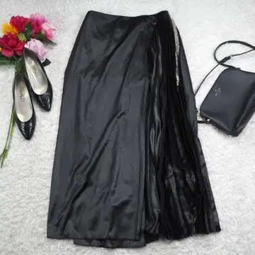 H104*BASILE28 비대칭 맥시 플리츠 스커트 블랙