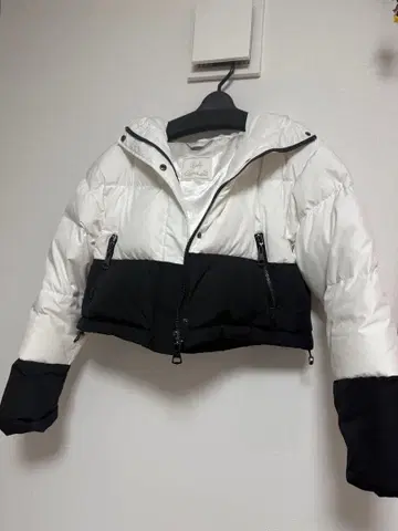 Rady 크롭 다운 자켓 화이트/블랙 S 사이즈