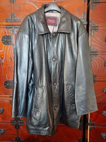 블랙 가죽 버튼 코트