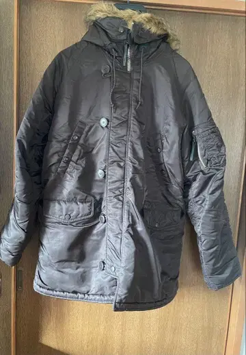 알파 인더스트리즈 브라운 자켓