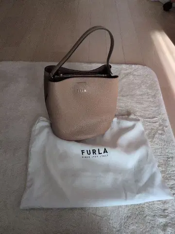 FURLA 베이지 토트백 숄더 스트랩 포함
