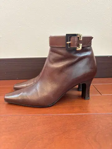 YOSHINOYA 브라운 가죽 부츠