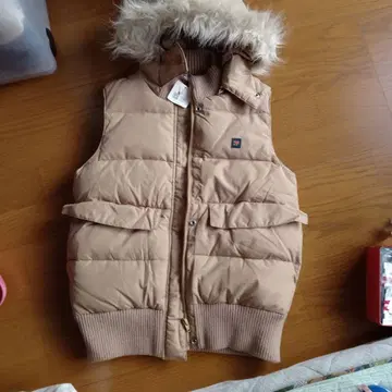 새상품 베이지 후드 부착 다운 베스트 M