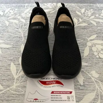 SKECHERS 아치핏 블랙스니커즈
