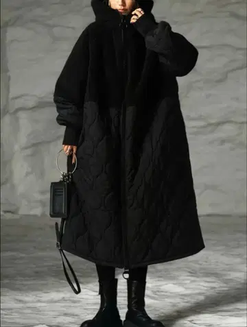 블랙 후드 부착 퀼팅 롱 자켓