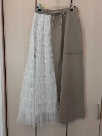 티어드 프릴 롱 스커트 베이지 화이트