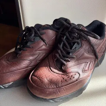 브라운 가죽 스니커즈