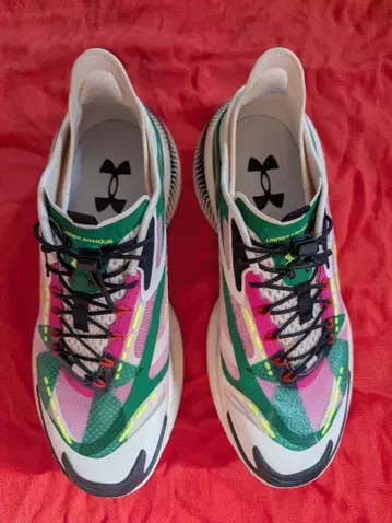 언더아머 스니커즈 화이트/그린/핑크