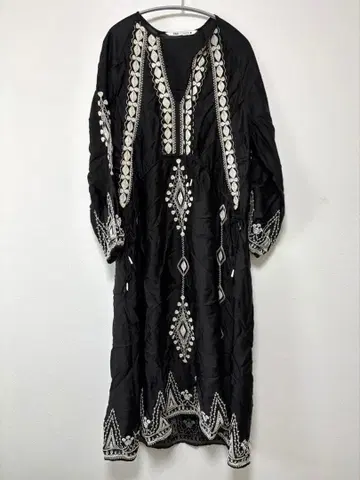 ZARA 블랙 자수 롱 새틴 원피스