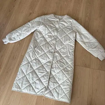 어반 리서치 화이트 퀼팅 롱 코트