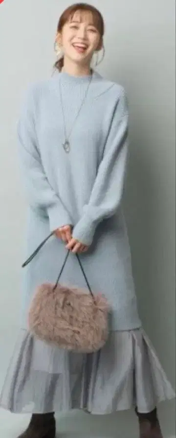 저스길리티 하이넥 니트 원피스