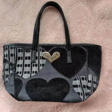 싱크비 하트 무늬 토트백 블랙 그레이