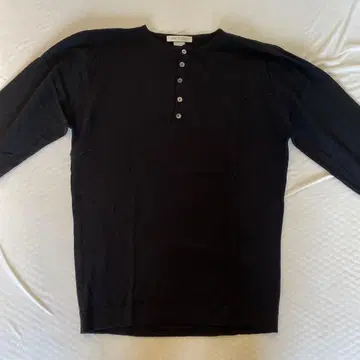 JOHN SMEDLEY 블랙 헨리넥 스웨터