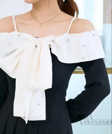 MAJESTIC LEGON 프론트 빅 리본 니트 미니 원피스