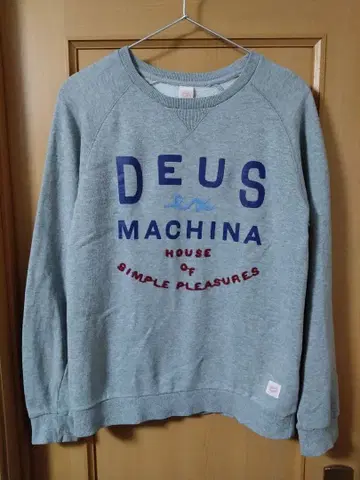 데우스 엑스 마키나 트레이닝복