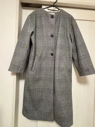 A DAY IN THE LIFE 노카라 코트