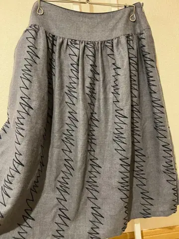 샐리 스콧 톱니 스커트 미나 페르호넨