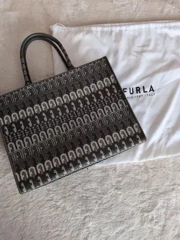 FURLA 아치 패턴 토트백
