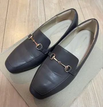 오리엔탈 트래픽 그레이 스퀘어토 로퍼 펌프스