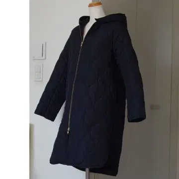 Emma Taylor 에마 테일러 네이비 퀼팅 자켓 후드 부착