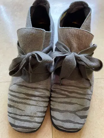 미스쿄코 24cm 네이비 오토 하이컷 워킹화