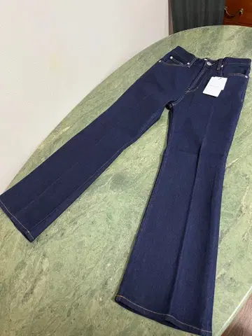 플라스테 슬림 핏 플레어 청바지 M 사이즈 택 포함 새상품