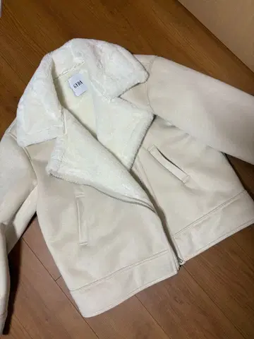 GYDA 무스탕 코트