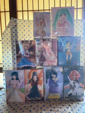 피규어 세트 - 하츠네 미쿠, 세이버 등