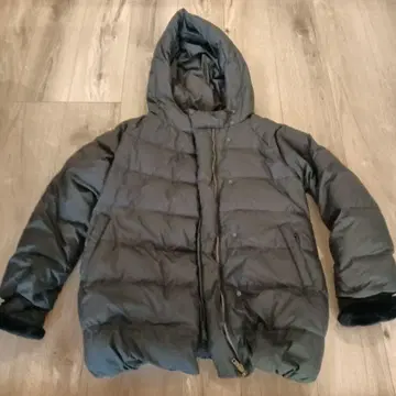 블랙 후드 부착 다운 자켓