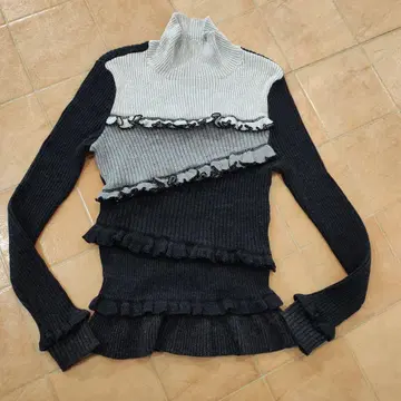 HIROKO BIS 프릴 긴팔 터틀넥 상의