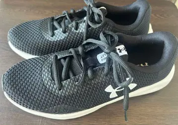 Under Armour 러닝화 24.5