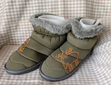 올리브색 퍼 달린 숏부츠