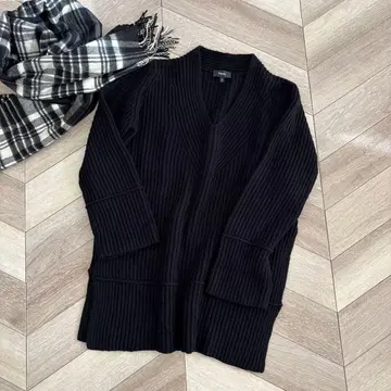 세오리 블랙 리브 편직 V넥 긴팔 니트 캐시미어 혼방