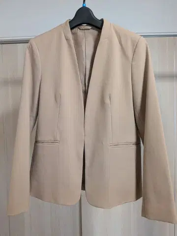 GU 베이지 수트 노카라 자켓 셋업