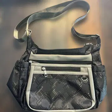 블랙 숄더백 다기능 포켓 부착