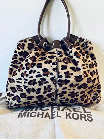 마이클코어스의 애니멀 무늬 세련된 토트백