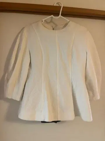 Mila Owen 화이트 오부 소매 상의 사이즈 0