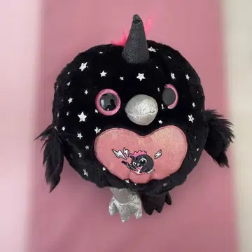 유니크한 블랙 봉제 인형