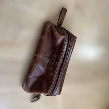 브라운 가죽 클러치백