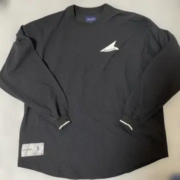 디센던트 롱 슬리브 티셔츠