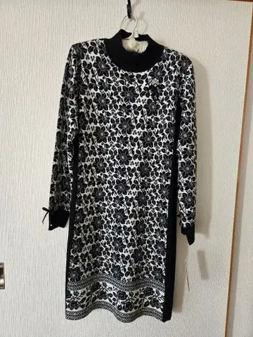 블랙과 화이트 꽃무늬 긴팔 원피스