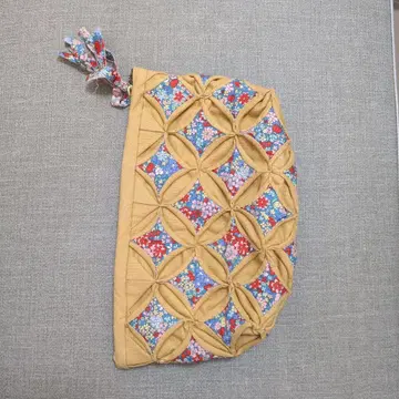 꽃무늬 입체 디자인 소품함