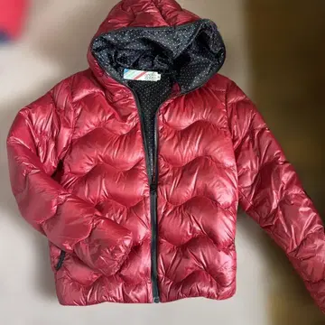 O'Neill 빨간색 다운 자켓 M 사이즈