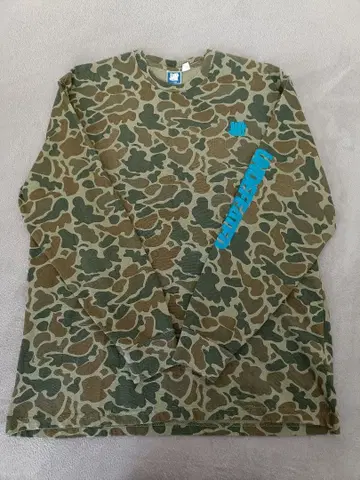 UNDEFEATED 카모 패턴 긴팔 티셔츠 X-LARGE