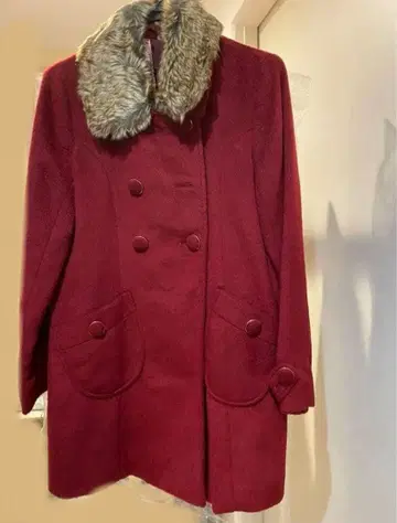 빨간색 롱 코트 퍼 포함