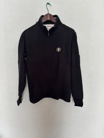 맥그리거 블랙 하프 지퍼 트레이닝복