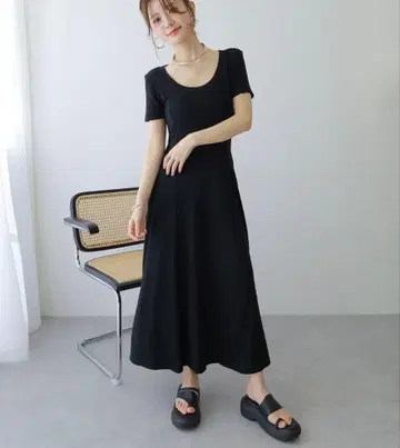 백 세퍼레이트 플레어 컷 롱 드레스