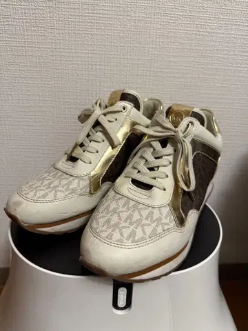 마이클코어스 스니커즈 MICHEAL KORS 골드